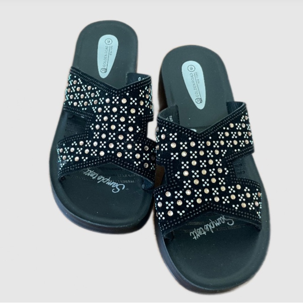 Golden Road Stylish Women Black Open-toe Embellished Platform Sandals.